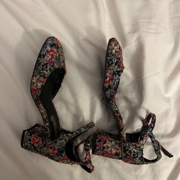 L'Intervalle Floral Tapestry Heels - Picture 2 of 5